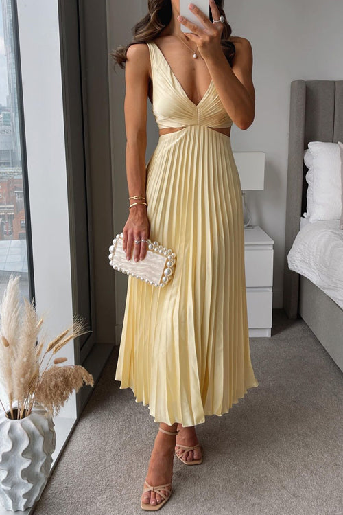 Cheri | Elegant Sleeveless Pleated Dress